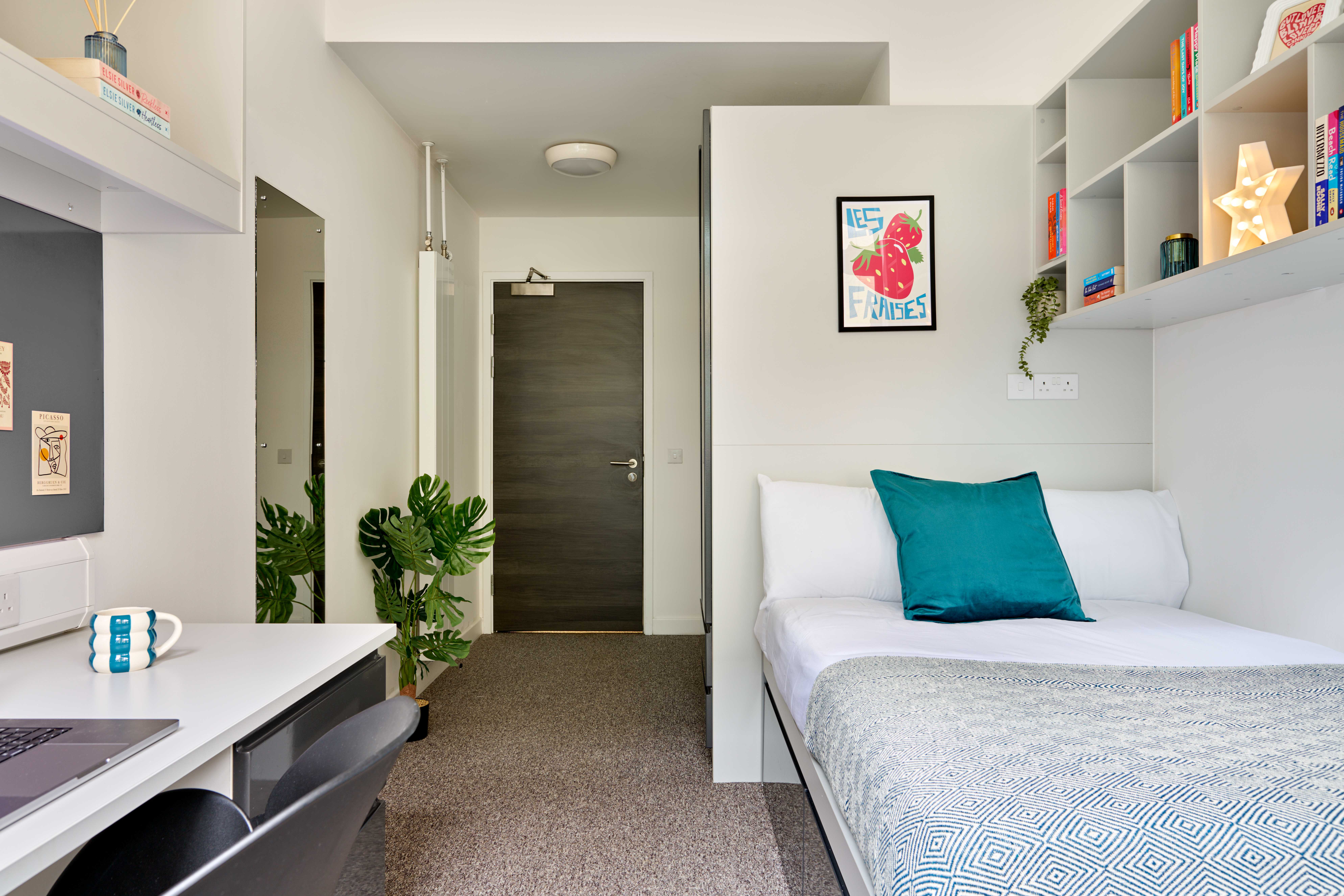 Glasgow student room silver ensuite