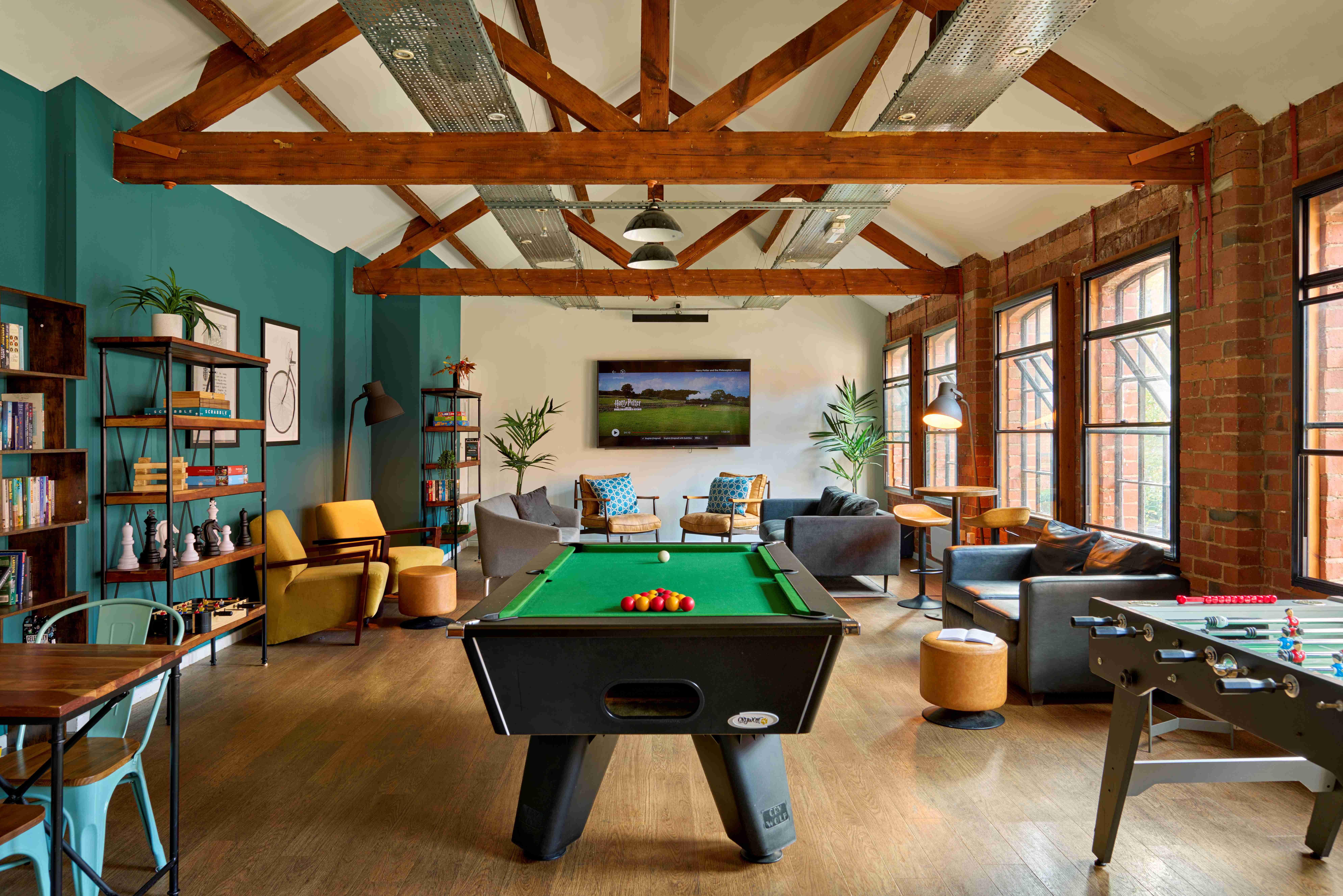 calcott ten student games area